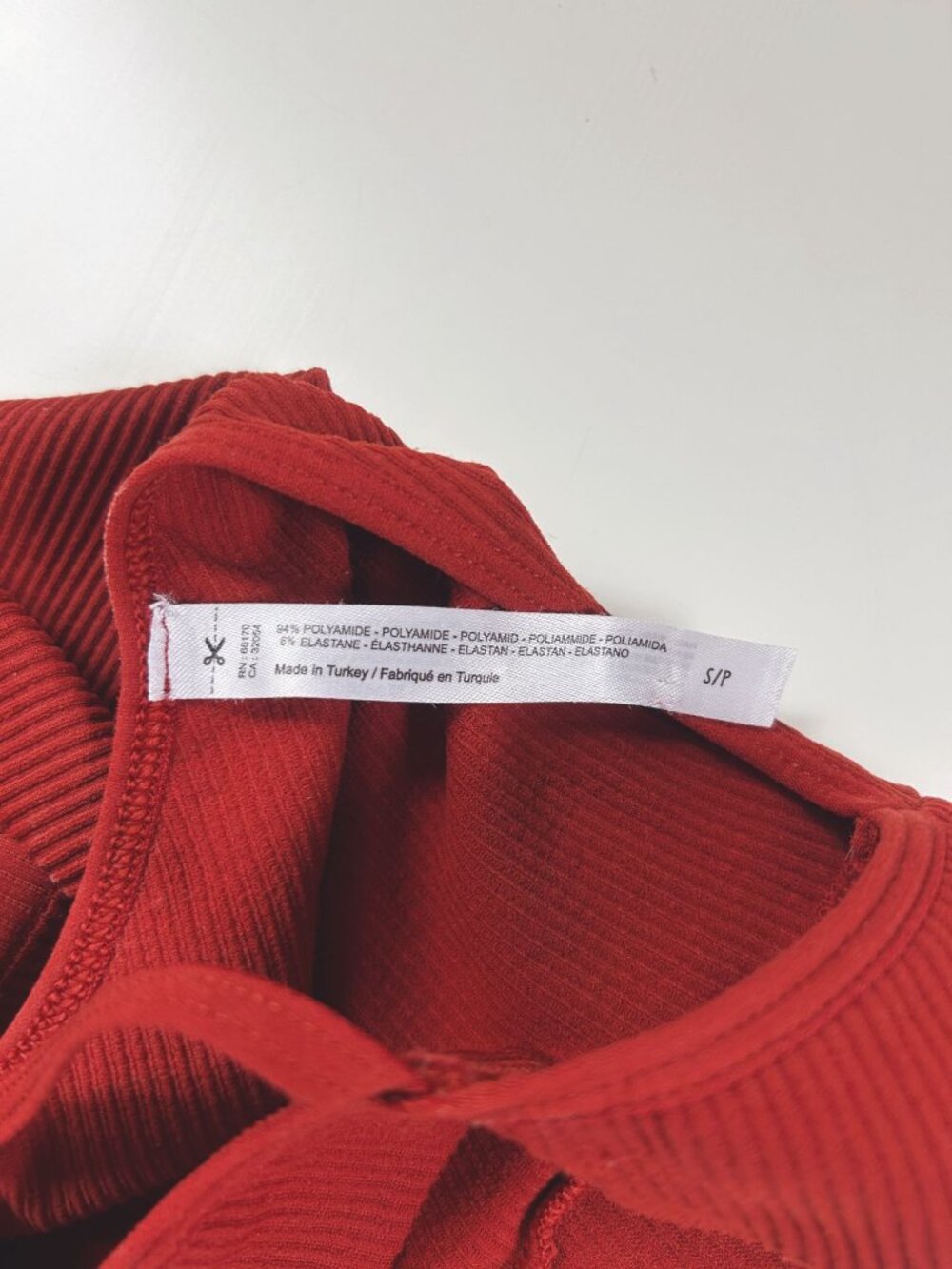 Out From Under Urban Outfitters Red Ribbed Mock Neck Halter Crop Top S - Picture 4 of 5